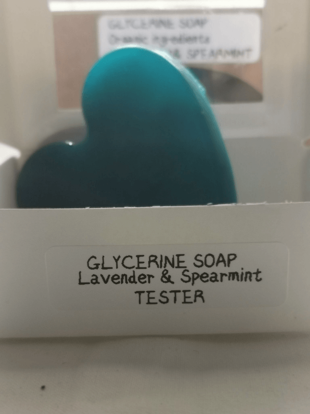 Glycerine soap (organic ingredients) with Organic Lavender & Spearmint   80gm approx